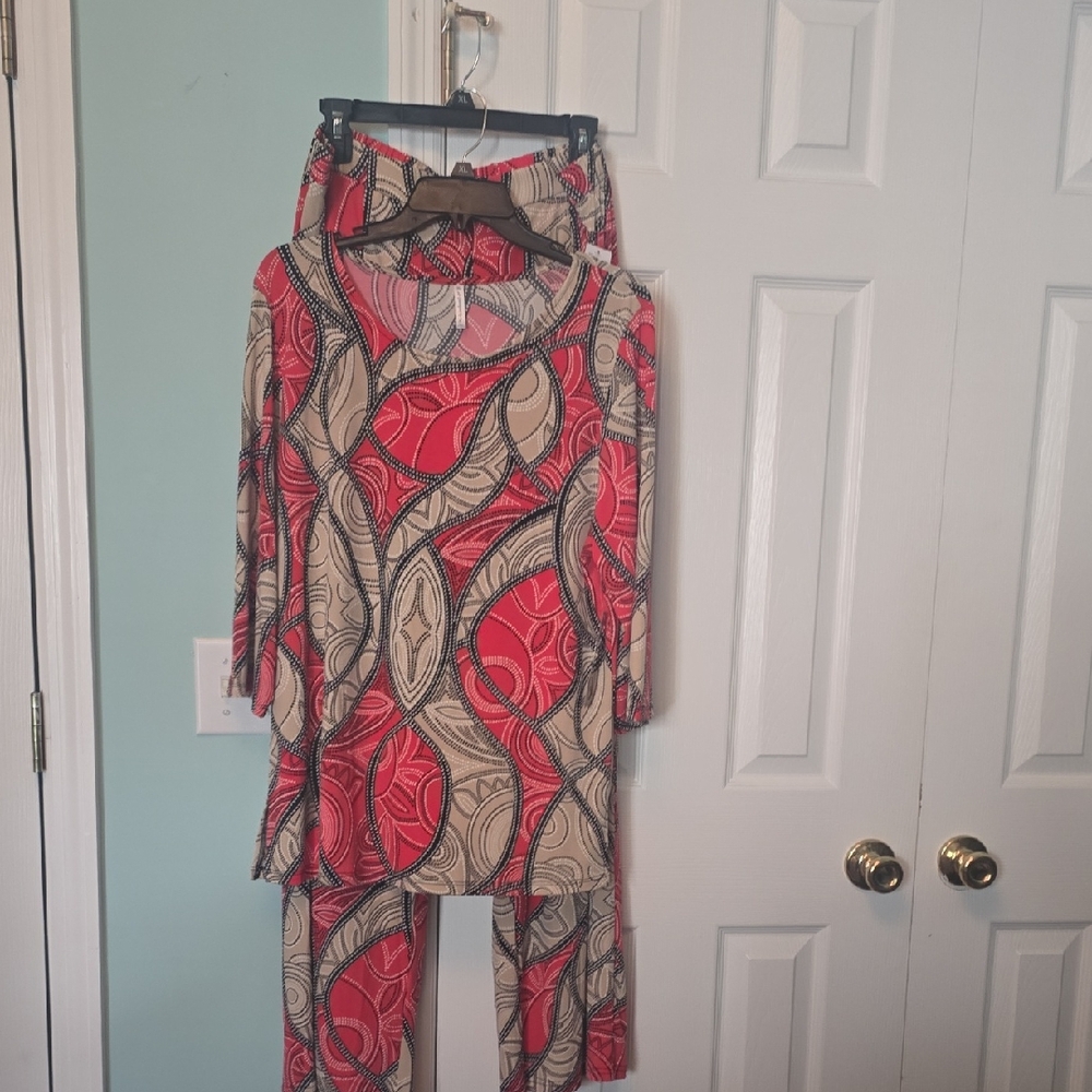 "NEW"Red and Beige Patterned Tunic and Pants Set